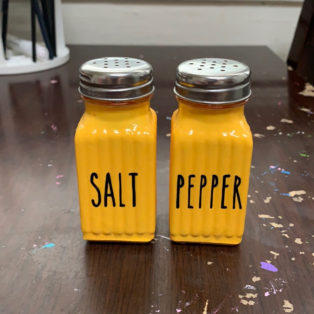 Yellow Dunn style glass Salt pepper shakers